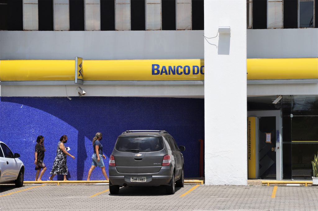 Bancos entram em greve no Ceará; bancários cobram por vacinação