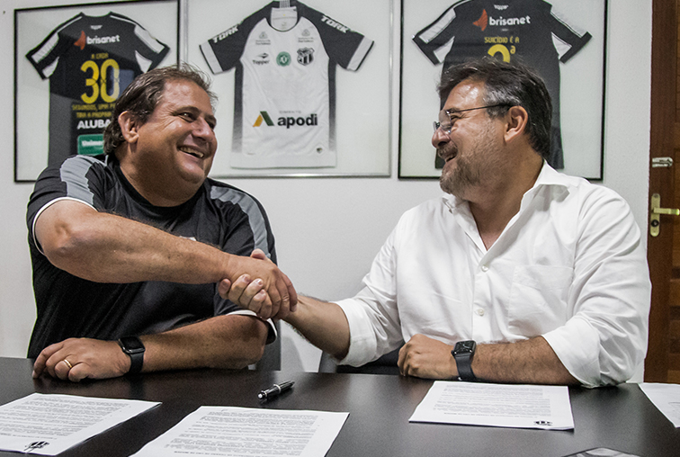 Técnico Guto Ferreira renova o contrato e fica no Ceará até o fim de 2021