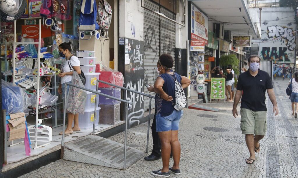 Impacto do novo auxílio no comércio deve ser oito vezes menor, diz CNC