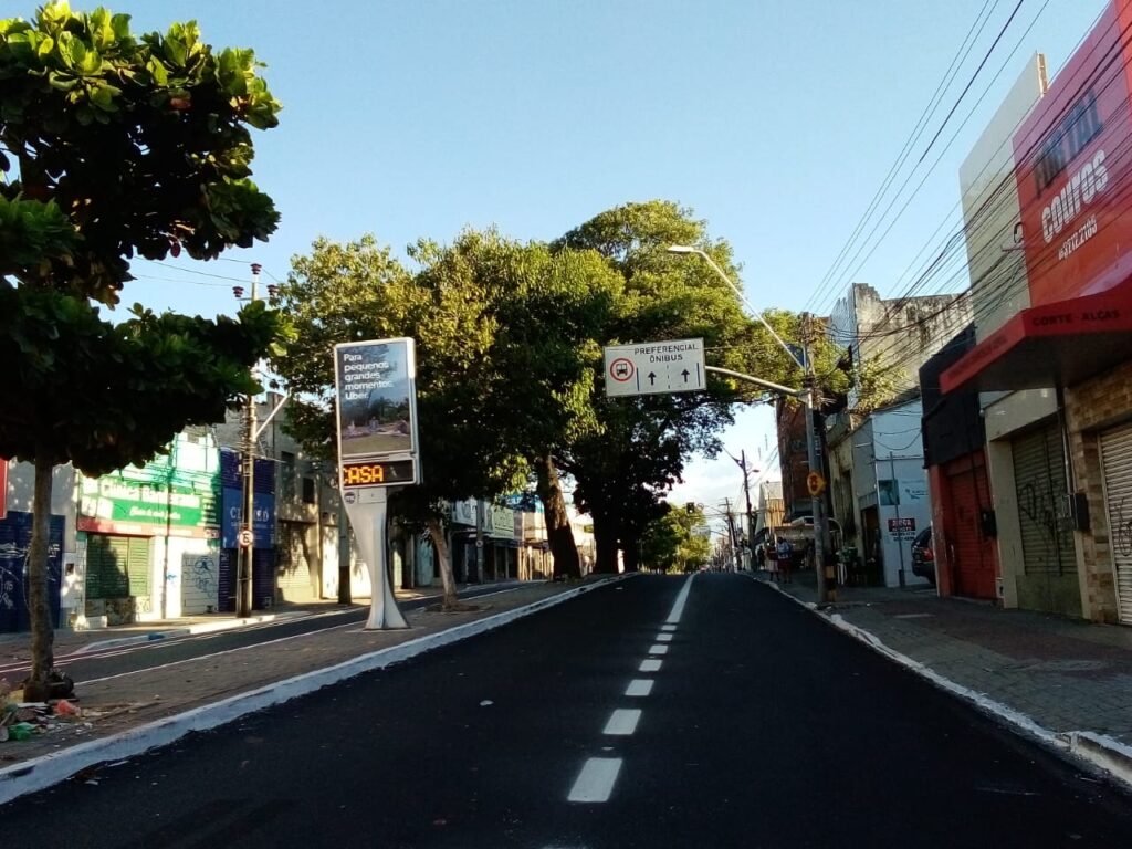 Av. Imperador recebe nova faixa exclusiva de ônibus e ciclofaixa