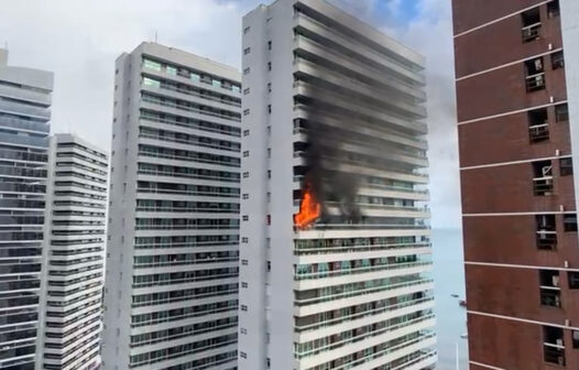Incêndio atinge apartamento na avenida Beira-Mar, em Fortaleza