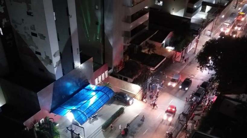 Incêndio atinge quarto de hotel na Praia de Iracema, em Fortaleza Leia mais em: https://www.opovo.com.br/noticias/fortaleza/2022/06/07/incendio-atinge-quarto-de-hotel-na-praia-de-iracema-em-fortaleza.html ©2022 Todos os direitos são reservados ao Portal O POVO, conforme a Lei nº 9.610/98. A publicação, redistribuição, transmissão e reescrita sem autorização prévia são proibidas