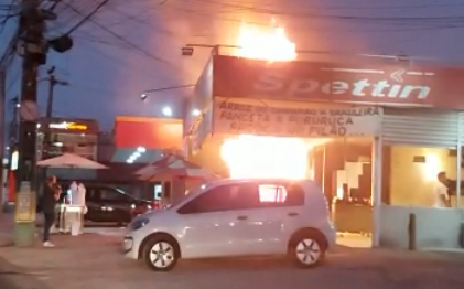 Churrascaria é atingida por incêndio no bairro Monte Castelo, em Fortaleza; confira o vídeo!
