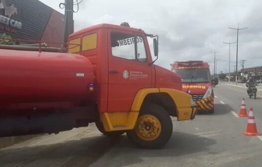 Incêndio destrói 20 veículos em oficina de Caucaia