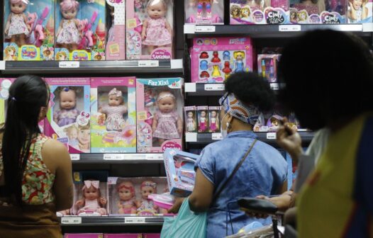 Intenção de consumo das famílias fica estável em outubro