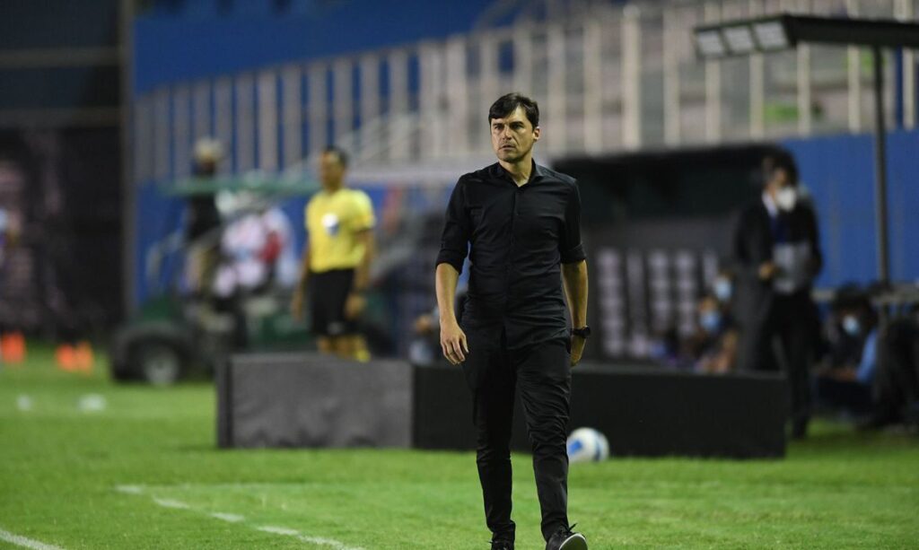 Inter demite técnico “Cacique” Medina após empate na Sul-Americana