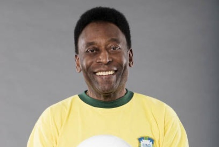 Internado há uma semana, Pelé deve receber alta nesta terça-feira (7)