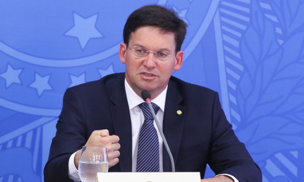 Ministro diz que quer fazer do Auxílio Brasil um marco histórico nas políticas públicas de transferência de renda