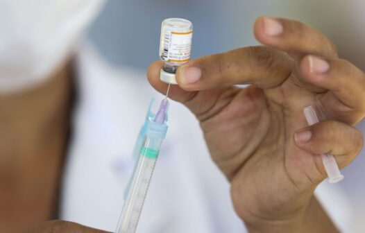 Doses insuficientes levam Rio a adiar vacinação de crianças de 10 anos