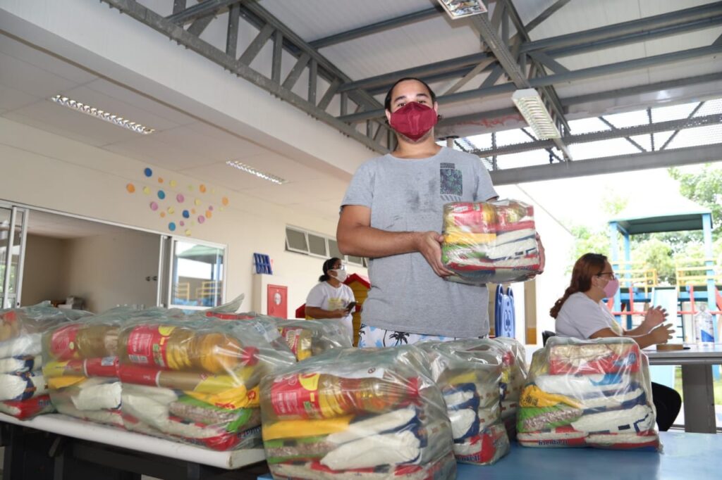 5ª etapa da entrega de kits de alimentação dos alunos de Fortaleza começa nesta terça-feira (22)