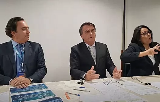 AGU entrou com ação contra restrições nos estados, afirma Bolsonaro