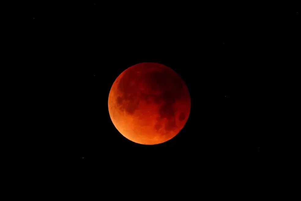 ‘Lua de sangue’: eclipse total poderá ser visto no céu do Ceará neste domingo (15)