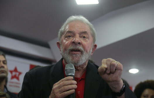 Lula fica dez pontos atrás de Bolsonaro nas intenções de voto, mesmo com decisão de Fachin