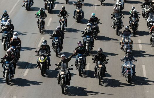Brasília: Bolsonaro faz passeio de moto neste domingo de Dia dos Pais