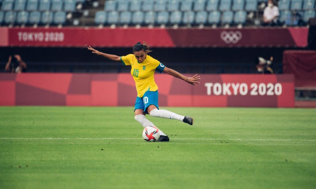 Atuação de Marta ganha reverência de Pelé: “mais que uma jogadora”