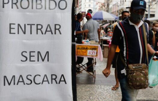 Estados brasileiros começam a flexibilizar uso da máscara contra a covid-19