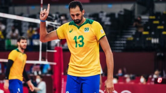 Maurício Souza, atleta demitido por homofobia, recebe homenagem de deputados de São Paulo