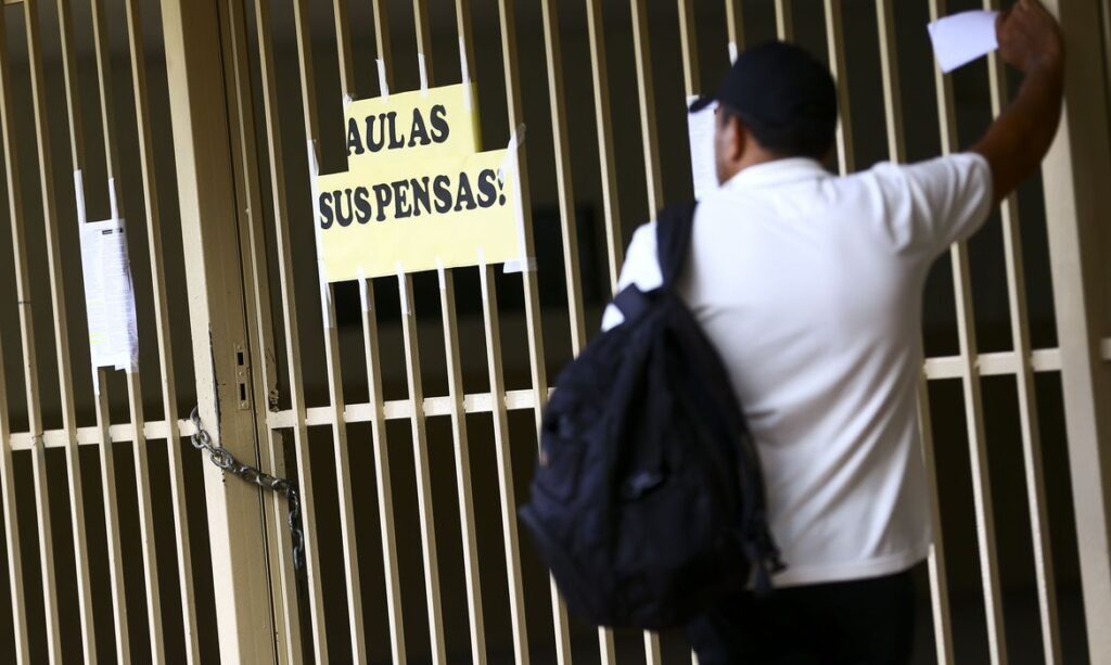 Grupo organiza manifestação contra o fechamento das escolas no Ceará