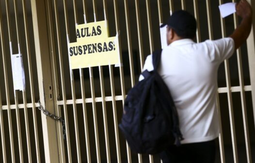 Grupo organiza manifestação contra o fechamento das escolas no Ceará