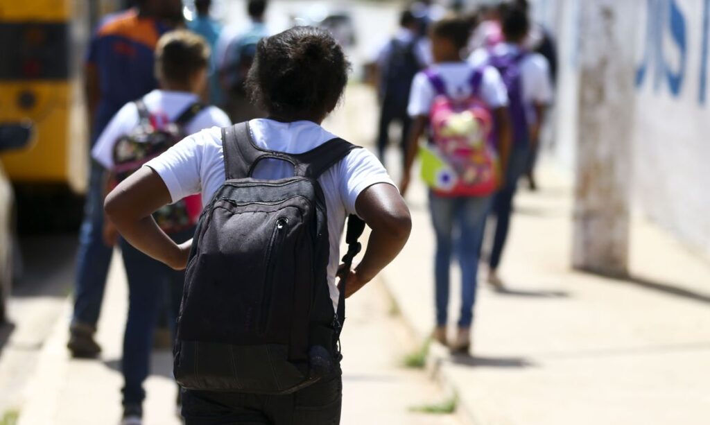 O número de matrículas na educação infantil registrou queda de 7,3% entre os anos de 2019 e 2021. Segundo informações da primeira etapa do Censo Escolar 2021 divulgadas pelo Instituto Nacional de Estudos e Pesquisas Educacionais Anísio Teixeira (Inep) nesta segunda-feira (31), nesse período, 653.499 crianças de até 5 anos saíram da escola.