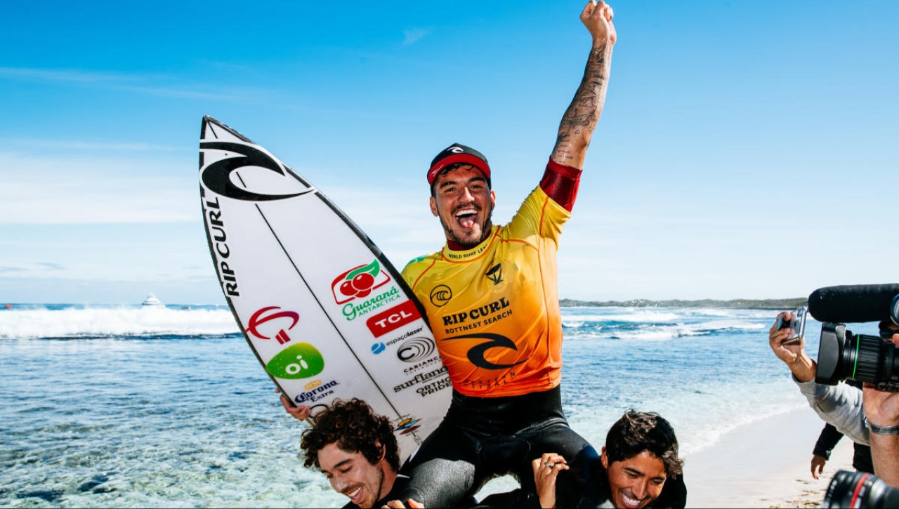 Gabriel Medina conquista o tricampeonato do Circuito Mundial de Surfe