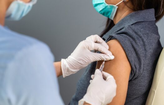 Medo de agulha não pode ser empecilho para aplicação da vacina, diz especialista