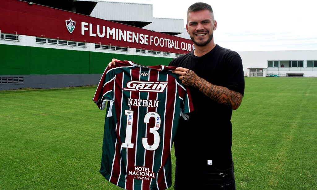 Meio-campista Nathan acerta com o Fluminense