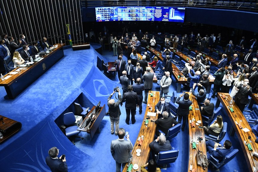 Plenário do Senado aprova indicação de André Mendonça para vaga de ministro no STF