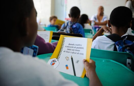 Meninas melhoram desempenho em matemática e se igualam a meninos