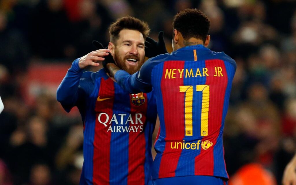 Messi acerta com o PSG e jogará ao lado de Neymar