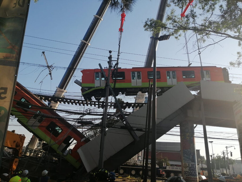 México: trem do metrô cai em avenida e deixa 23 mortos e 79 feridos