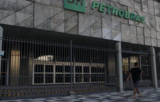 Petrobras reinicia processo de venda de três refinarias