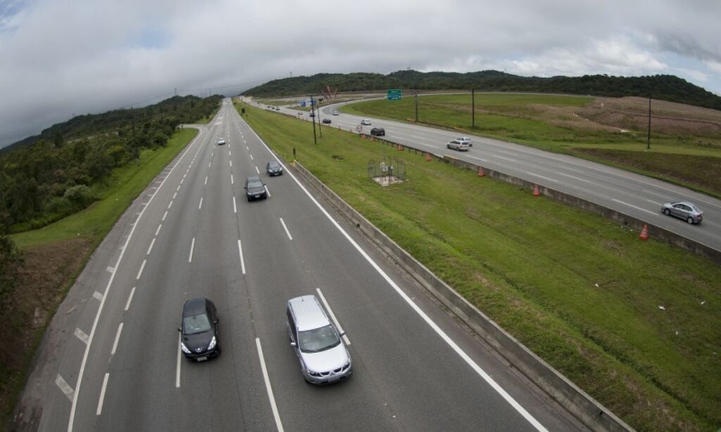 Excesso de velocidade é a segunda maior causa de acidentes nas rodovias federais do Brasil