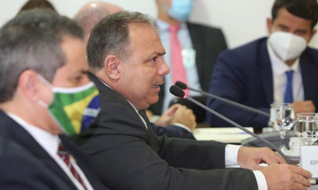 Ministro da Saúde diz que vai adquirir todas as vacinas seguras contra a covid