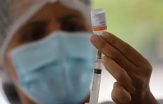 Ministro do STF exige comprovante de vacina para entrar no Brasil