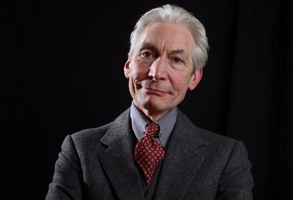Morre baterista Charlie Watts, dos Rolling Stones, aos 80 anos