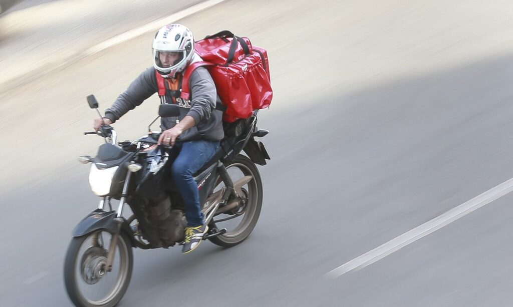 Brasil tem 1,5 milhão de motoristas e entregadores de produtos, segundo o Ipea