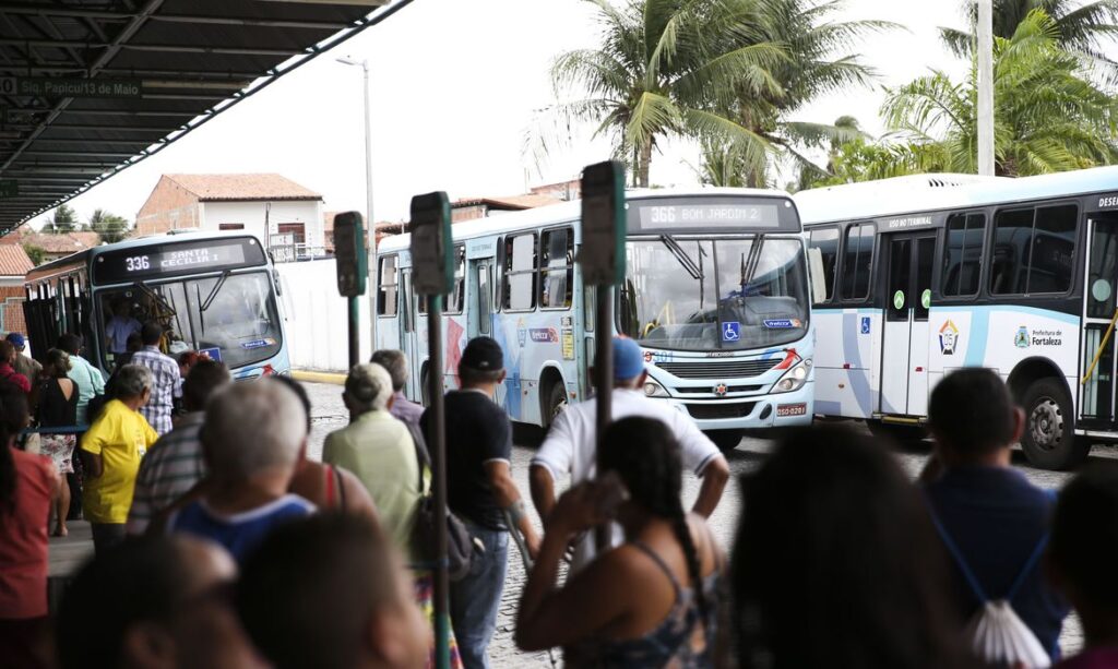 Frota extra de 200 ônibus em Fortaleza será prorrogada por 30 dias