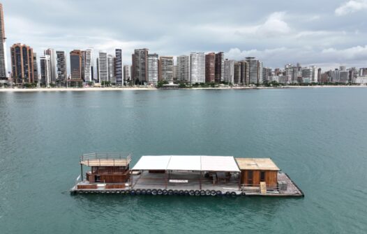 Na Beira Mar de Fortaleza, estrutura flutuante tem chamado a atenção da população