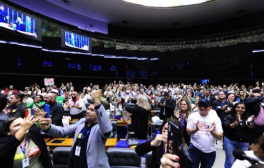 Na Câmara dos Deputados, enfermeiros e técnicos de enfermagem protestam por piso salarial