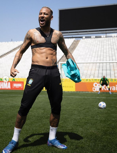 Neymar publica foto ironizando críticos