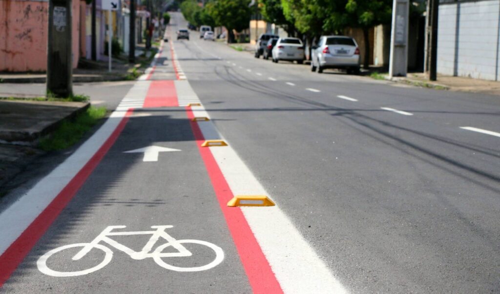 Nova ciclofaixa começa a ser implantada no bairro Parangaba, em Fortaleza