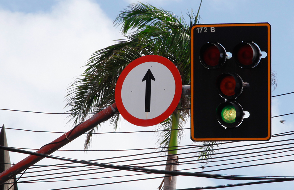 Novo semáforo é instalado no bairro Cocó, em Fortaleza