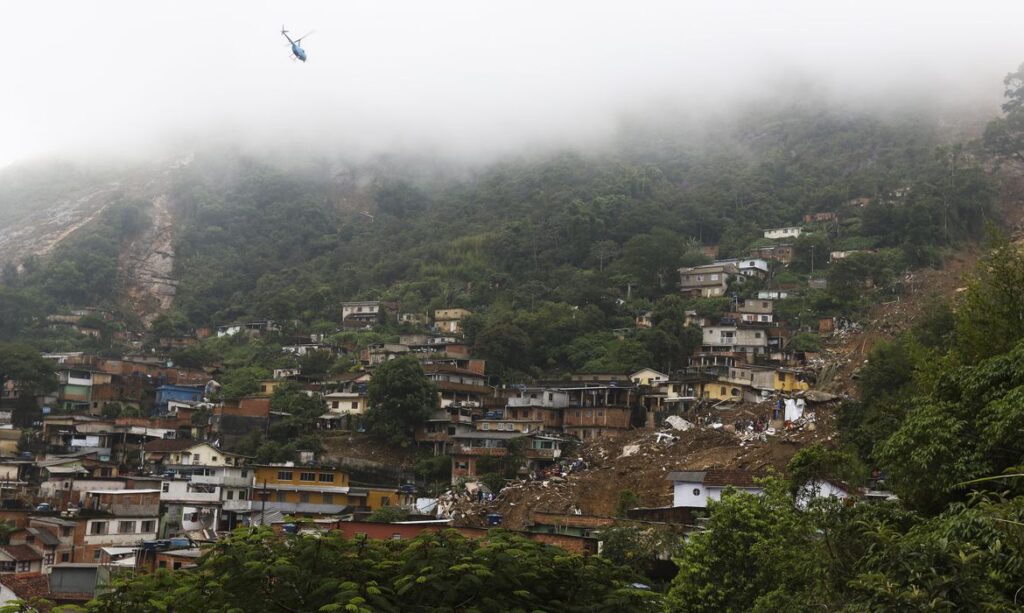 Um mês após tragédia, novo temporal em Petrópolis deixa pelo menos cinco mortos