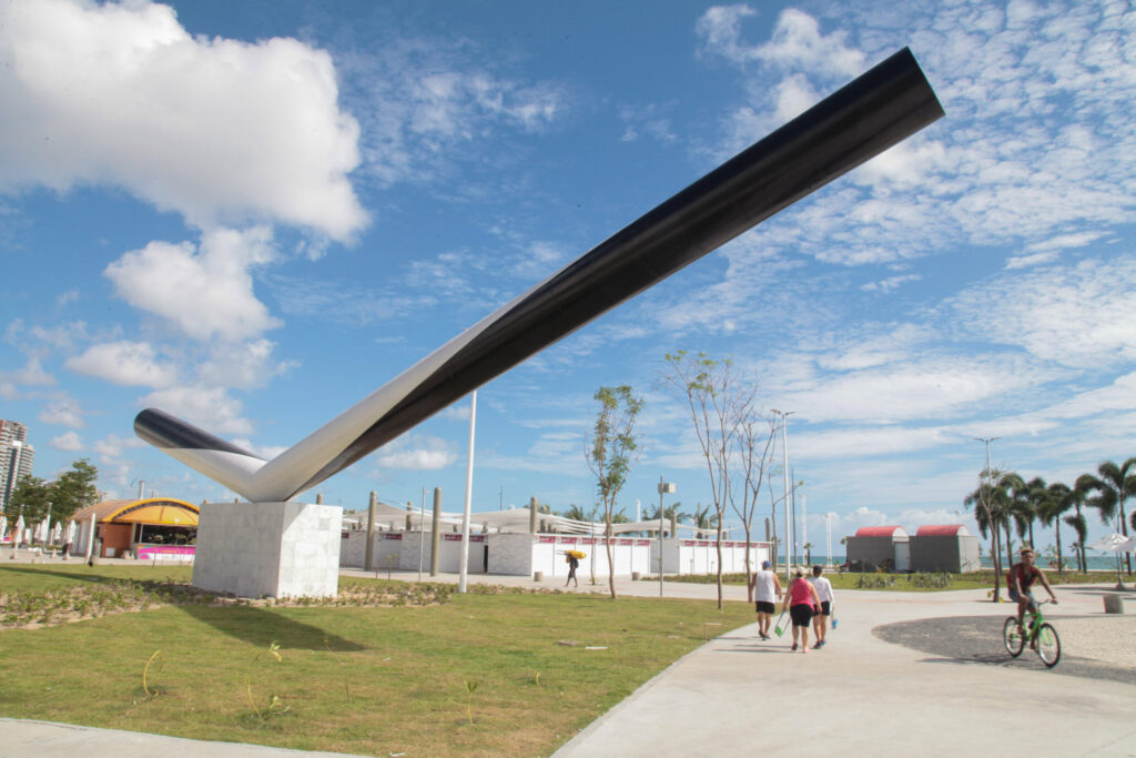 Obras de Sérvulo Esmeraldo têm restauro concluído, na Beira-Mar de Fortaleza