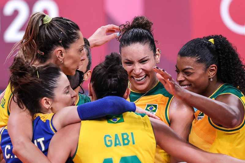 Com a cabeça na Rússia, Seleção feminina de vôlei vence o Quênia pelos Jogos  Olímpicos de Tóquio - Lance!