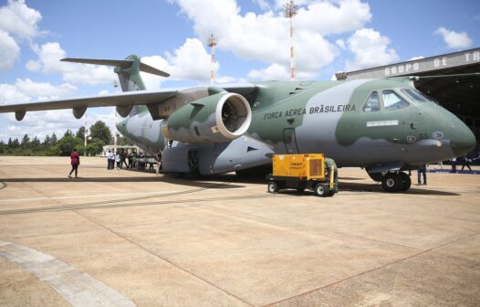 Avião da FAB pousa na Polônia para repatriar brasileiros