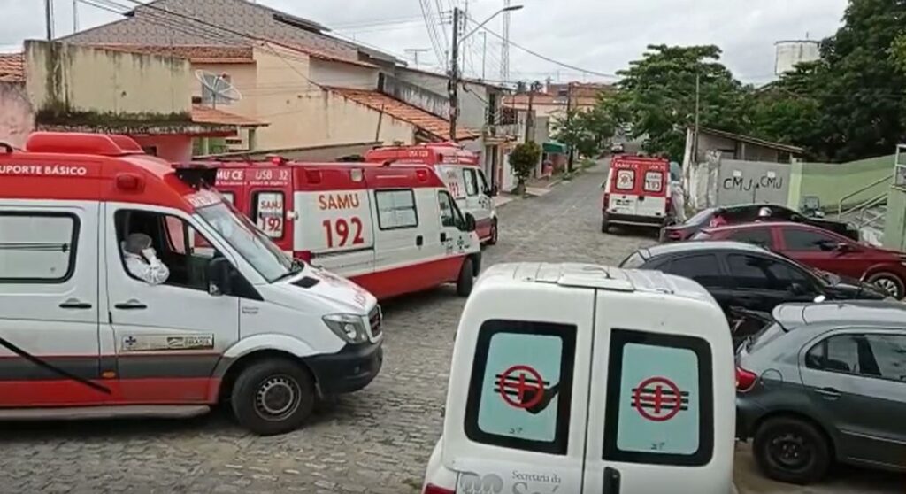 Pacatuba registra fila de ambulâncias após fim de semana com aglomeração na cidade