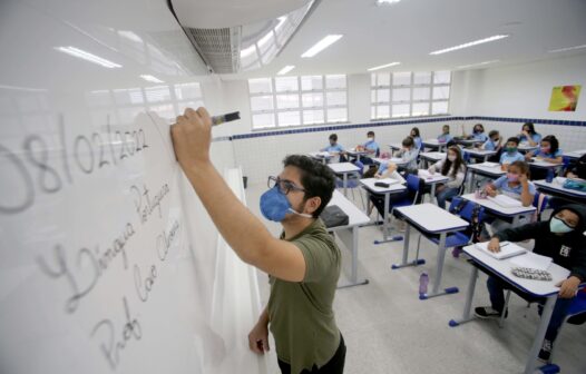 Prefeitura de Fortaleza publica decreto para a contratação de 100 pedagogos com salário de R$ 3,9 mil