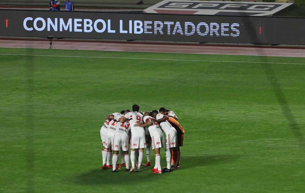 Palmeiras e São Paulo decidem vaga na semi da Libertadores nesta terça (17)